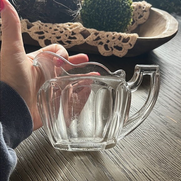 Elegant Clear Glass pitcher - Picture 3 of 3